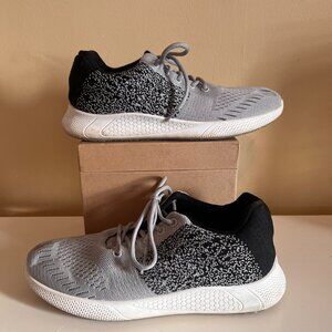 Black/Gray Adrienne Vittadini Marathon Comfort Sneakers 9.5